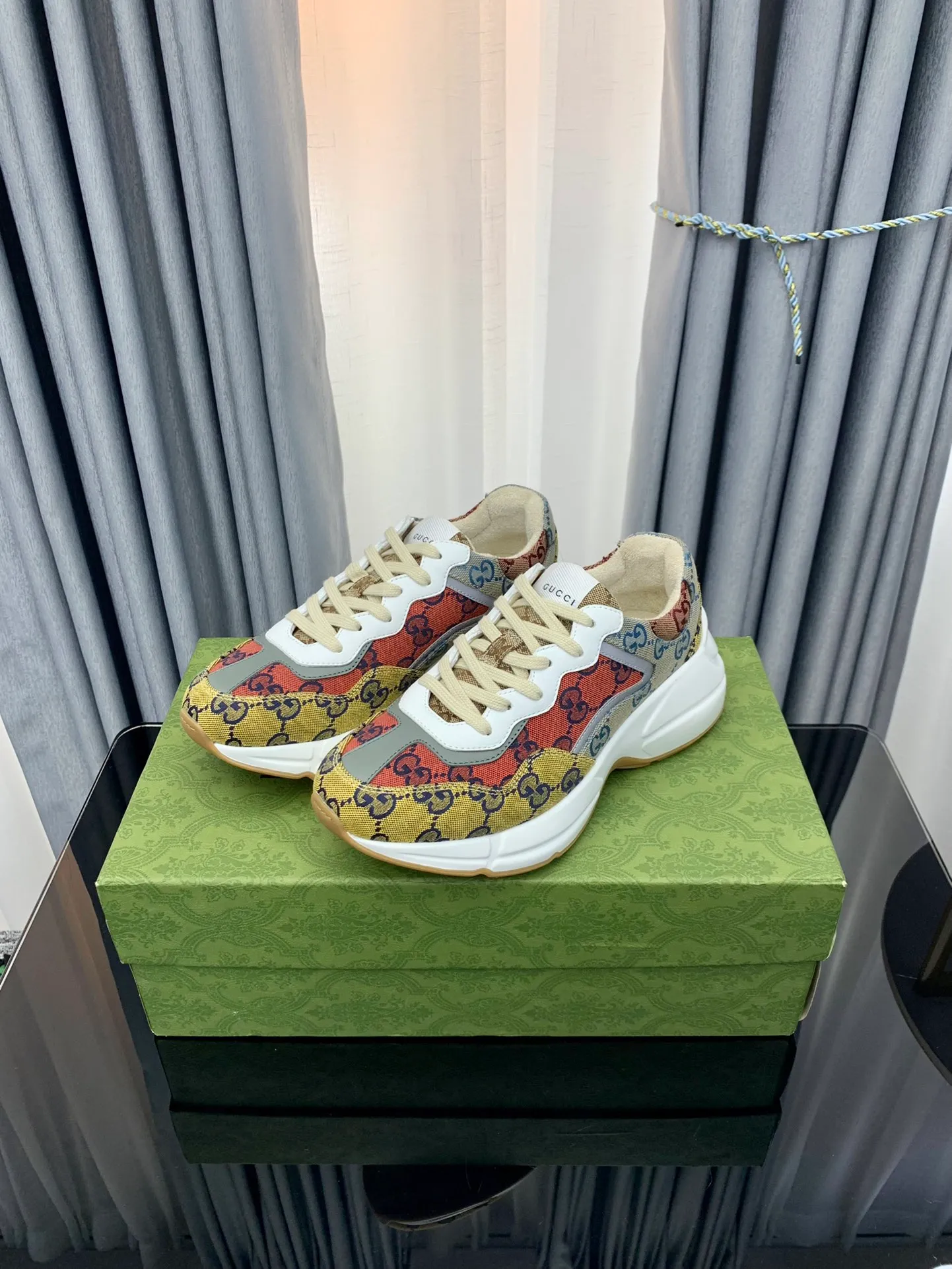 👟👟Ex-factory price 480👟👟 Gucci dad shoes for couples, distressed leather horn-shaped retro jogging shoes. The Balenciaga grandpa trend has subsided, ushering in GUCCI dad shoes, the trend leader in the fashion industry. The original shoes are molded and the original last is made by the Italian handmade foundry! [Gucci original dad shoes] Original surface: imported calfskin! Lining: Grade A hybrid lambskin! Outsole: The highest restoration sole. TPU material plus wear-resistant foam (anti-wear cushioning) ivory leather has been processed with an old-fashioned effect. The sole is 5cm high! The comfort level is excellent, killing all high-end versions on the market! Original logo outsole! 👣Size: Women’s size 35-40. Men's size 38-45. Women's heel with 🈚️logo! Men's heel with 🈶️logo!